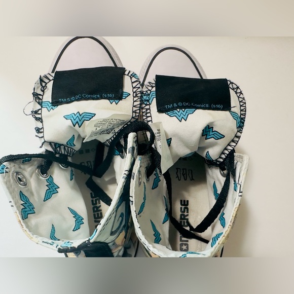 Converse Chuck Taylor All Star High x DC Comics Wonder Woman - Size 5 - Picture 7 of 9